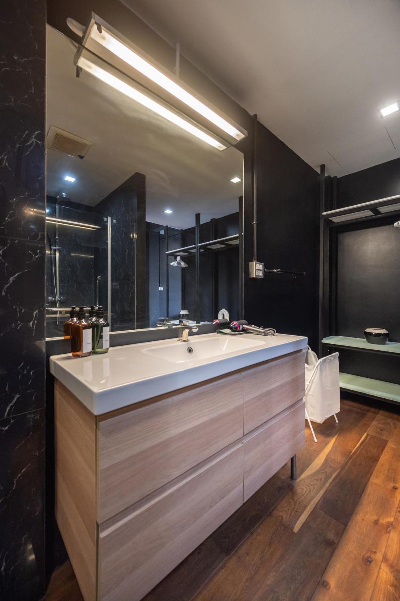 Miq Ekkamai2 3br Designer Oval Bathtub 15pax Villa